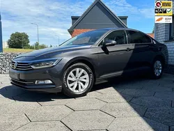 Grijs, metallic lak Gebruikt 2019 VW Passat Comfortline Sedan | € 16.945 (Super prijs)