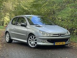 Grijs Gebruikt 2005 Peugeot 206 Quiksilver Hatchback | € 2.150 (Iets duurder)