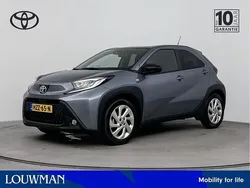 Blauw metallic Gebruikt 2024 Toyota Aygo Hatchback | € 22.945 (Eerlijke prijs)