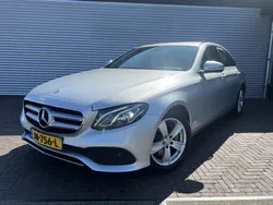 Grijs, metallic lak Gebruikt 2016 Mercedes E220 Edition Sedan | € 19.900 (Eerlijke prijs)