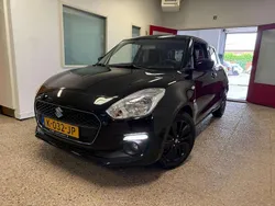 Zwart, metallic lak Gebruikt 2021 Suzuki Swift Hatchback | € 14.500 (Eerlijke prijs)