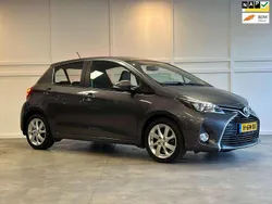 Grijs Gebruikt 2015 Toyota Yaris Hybrid Hatchback | € 12.950 (Eerlijke prijs)