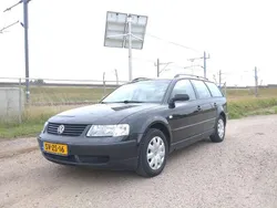 Zwart Gebruikt 1998 VW Passat Trendline Stationwagen | € 1.250