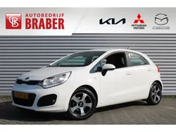 Wit Gebruikt 2015 Kia Rio Hatchback | € 11.450 (Duur)