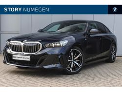 Zwart Gebruikt 2024 BMW 530e Executive Sedan | € 62.450