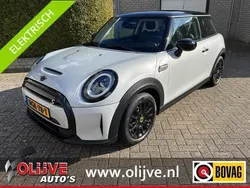 Wit, metallic lak Gebruikt 2021 Mini Cooper SE Classic Hatchback | € 18.445 (Eerlijke prijs)