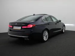 Blauw Gebruikt 2021 BMW 545e Executive Sedan | € 47.950 (Eerlijke prijs)