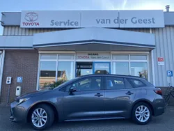 Grijs Gebruikt 2024 Toyota Corolla Hybrid Business Edition Stationwagen | € 29.945 (Goede deal)