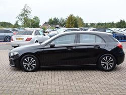 Zwart Gebruikt 2020 Mercedes A160 Business Hatchback | € 15.850 (Iets duurder)