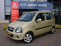 Geel Gebruikt 2004 Opel Agila Hatchback | € 2.900 (Duur)