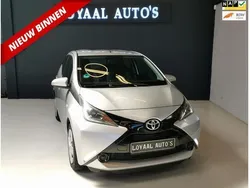 Grijs Gebruikt 2015 Toyota Aygo X-play Hatchback | € 7.999 (Goede deal)