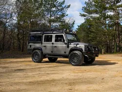 Grijs, metallic lak Gebruikt 1998 Land Rover Defender SUV | € 395.000