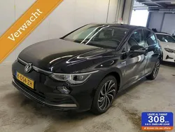 Zwart Gebruikt 2021 VW Golf VIII Style Hatchback | € 22.999 (Eerlijke prijs)