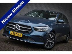 Blauw (metallic) Gebruikt 2019 Mercedes B200 Business MPV | € 21.950 (Eerlijke prijs)
