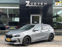 Grijs (metallic) Gebruikt 2023 BMW 120 Comfort Edition Hatchback | € 33.995 (Super prijs)