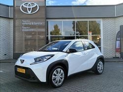 Wit Gebruikt 2025 Toyota Aygo X Play SUV | € 19.499