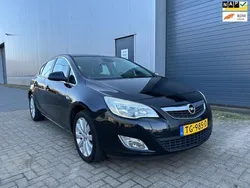 Zwart Gebruikt 2011 Opel Astra Sport Hatchback | € 3.999 (Eerlijke prijs)