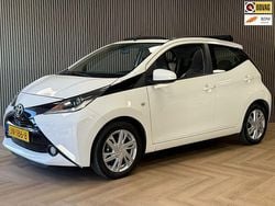 Wit Gebruikt 2014 Toyota Aygo X-wave Hatchback | € 7.995 (Eerlijke prijs)