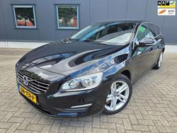 Zwart Gebruikt 2015 Volvo V60 Momentum Stationwagen | € 10.950 (Eerlijke prijs)