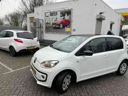 Wit Gebruikt 2013 VW up! Groove Hatchback | € 4.450 (Eerlijke prijs)