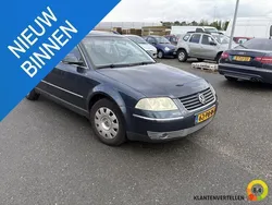 Blauw Gebruikt 2004 VW Passat Stationwagen | € 1.950 (Iets duurder)