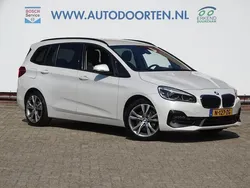 Wit Gebruikt 2019 BMW 218 Executive Stationwagen | € 21.950 (Eerlijke prijs)