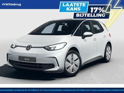 Wit, metallic lak Gebruikt 2024 VW ID.3 Pure Hatchback | € 30.995