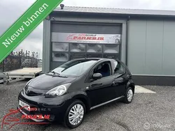 Zwart Gebruikt 2012 Toyota Aygo Cool Hatchback | € 4.950 (Goede deal)