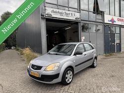 Grijs Gebruikt 2006 Kia Rio LX Hatchback | € 1.699 (Eerlijke prijs)