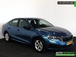 Blauw, metallic lak Gebruikt 2020 Skoda Octavia Ambition Hatchback | € 21.950 (Eerlijke prijs)