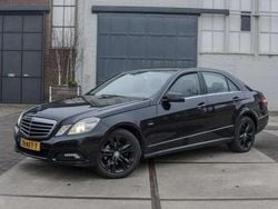 Zwart Gebruikt 2010 Mercedes E220 Avantgarde Sedan | € 10.950 (Eerlijke prijs)