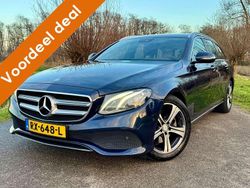 Blauw, metallic lak Gebruikt 2018 Mercedes E200 Business Stationwagen | € 19.950 (Super prijs)