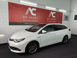 Wit Gebruikt 2015 Toyota Auris Executive Hatchback | € 14.999 (Iets duurder)