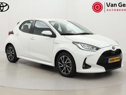 Wit Gebruikt 2021 Toyota Yaris Hybrid Hatchback | € 20.999 (Eerlijke prijs)