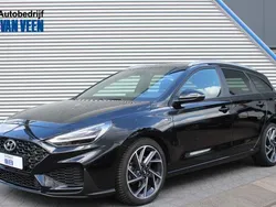 Phantom black (zwart metallic) Gebruikt 2024 Hyundai i30 N Line Stationwagen | € 29.945 (Duur)