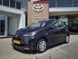 Zwart Gebruikt 2022 Toyota Aygo Hatchback | € 11.700 (Super prijs)