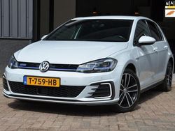 Wit, metallic lak Gebruikt 2018 VW Golf VII GTE Hatchback | € 15.990 (Eerlijke prijs)