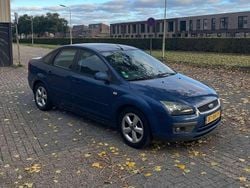 Blauw Gebruikt 2007 Ford Focus Futura Sedan | € 2.100 (Goede deal)
