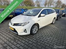 Wit Gebruikt 2014 Toyota Auris Hybrid Hatchback | € 6.950 (Eerlijke prijs)