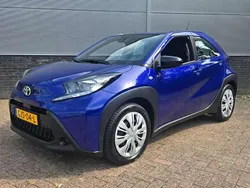 Blauw Gebruikt 2024 Toyota Aygo Play Hatchback | € 18.980 (Eerlijke prijs)