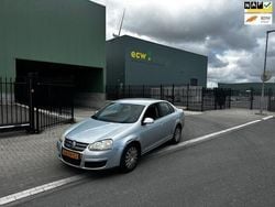 Grijs Gebruikt 2006 VW Jetta Trendline Sedan | € 1.150 (Super prijs)