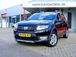 Zwart Gebruikt 2015 Dacia Sandero Lauréate Hatchback | € 7.450 (Eerlijke prijs)