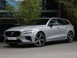 Grijs Gebruikt 2022 Volvo V60 Ultimate Stationwagen | € 42.900 (Duur)