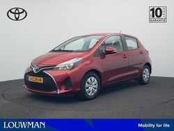 Rood metallic Gebruikt 2015 Toyota Yaris Hatchback | € 9.980 (Eerlijke prijs)