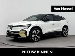 Ijswit met dak in sterzwart xu Gebruikt 2023 Renault Mégane Iconic Hatchback | € 29.940 (Iets duurder)