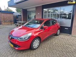Rood Gebruikt 2013 Renault Clio IV Expression Hatchback | € 6.850 (Eerlijke prijs)