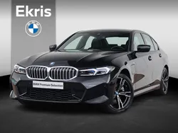 Saphirschwarz metallic (zwart metallic) Gebruikt 2024 BMW 330e M Sport Sedan | € 47.900 (Super prijs)