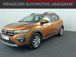 Oranje Gebruikt 2022 Dacia Sandero Essentiel Hatchback | € 15.950 (Eerlijke prijs)