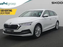Wit, metallic lak Gebruikt 2024 Skoda Octavia Ambition Stationwagen | € 29.900 (Eerlijke prijs)