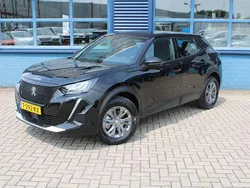 Zwart Gebruikt 2023 Peugeot e-2008 Active SUV | € 19.900 (Goede deal)